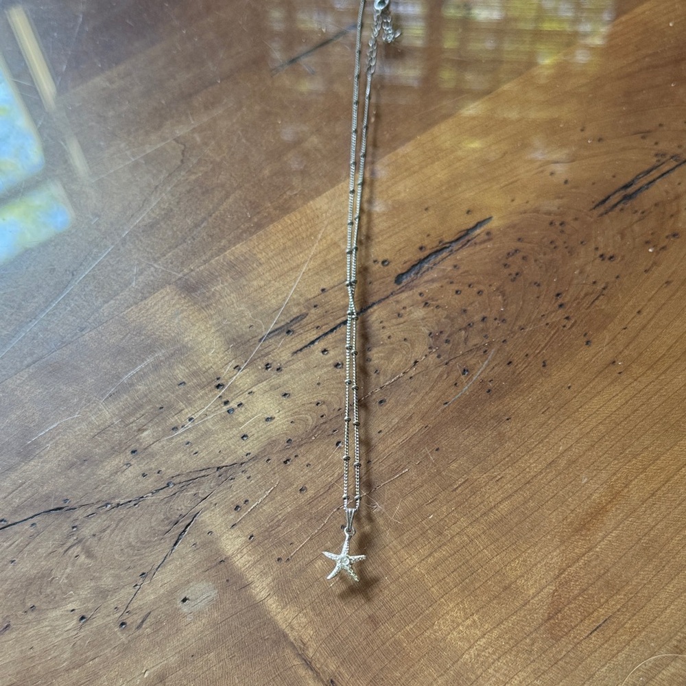 Delicate Starfish Pendant Necklace - Gold Tone